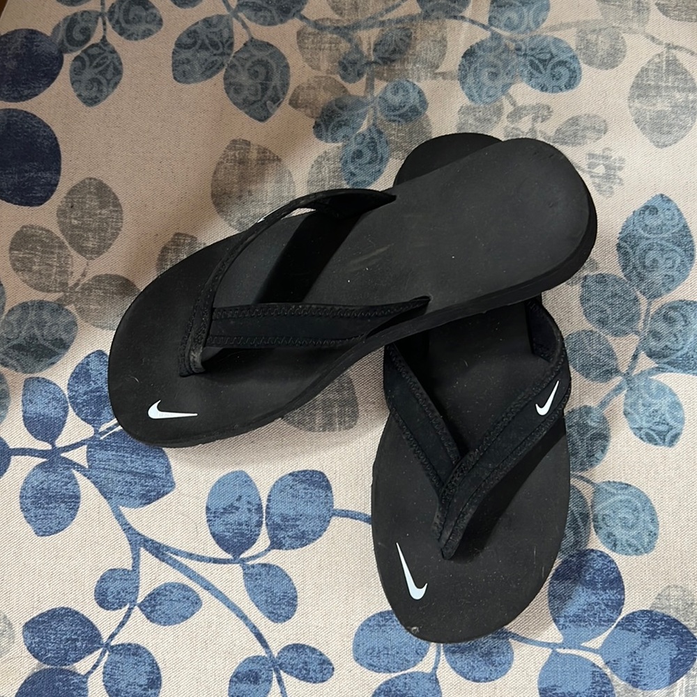 Foam footbed Nike thong Flip flops size 6